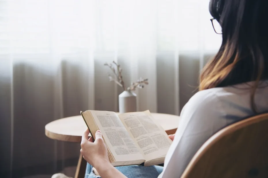 A Bíblia da Mulher: Uma Jornada de Espiritualidade e Inspiração